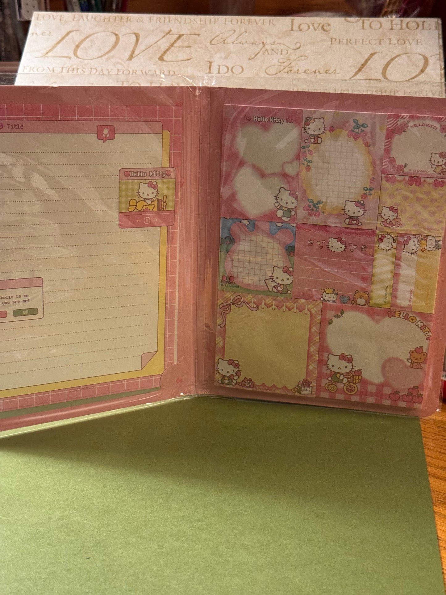 Hello Kitty Memo Book